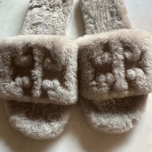 Tory Burch Women's Double T Logo Shearling Slide Sandals shoes Gray Heron Gold - Picture 2 of 6